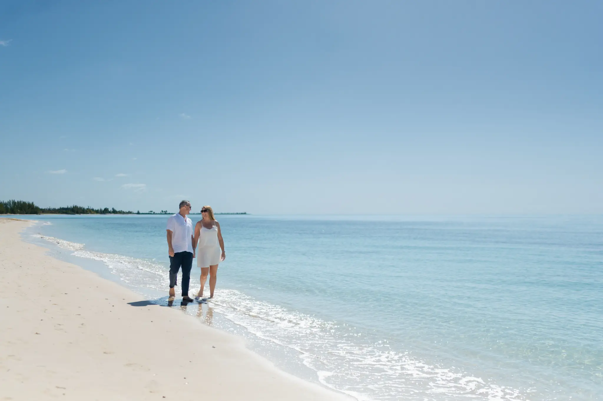 Christoph und Pamela Albeck am Strand der Bahamas